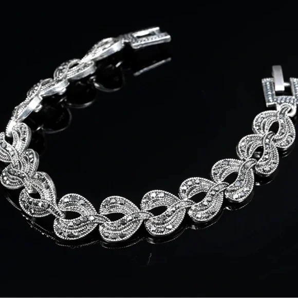 Black crystals antique silver bracelet - Picture 5 of 9